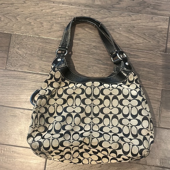 Coach Purse. Fabric with Signature pattern. - Picture 2 of 4